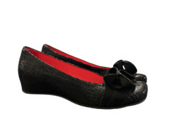 Pas De Rouge NIB Black Metallic Suede Bow Wedge Heels Pumps Size 40 Italy