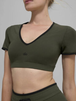ALO Yoga NWT Airbrush Race Pace Short Sleeve Top W1500R Small Olive Green Black