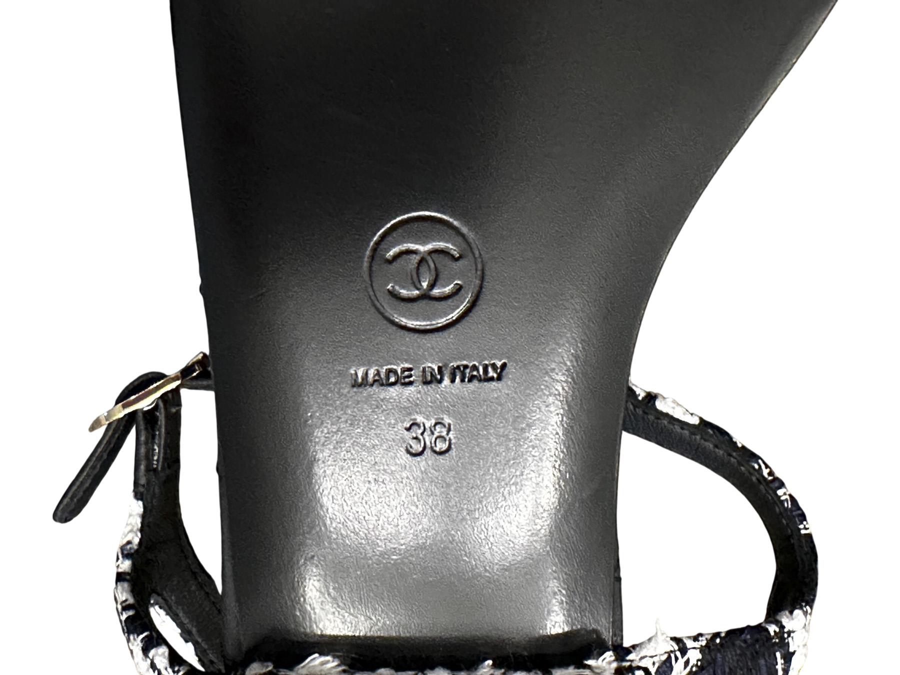 CHANEL Black White Tweed CC Quilted T-Strap Thong Flat Sandals 38 NEW - Image 7